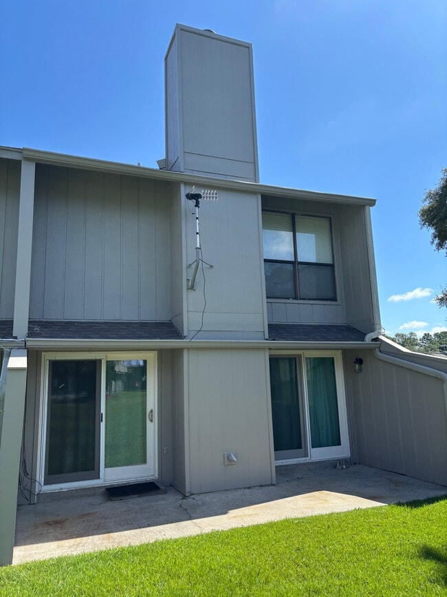 Building Photo - 262 Highpoint Dr