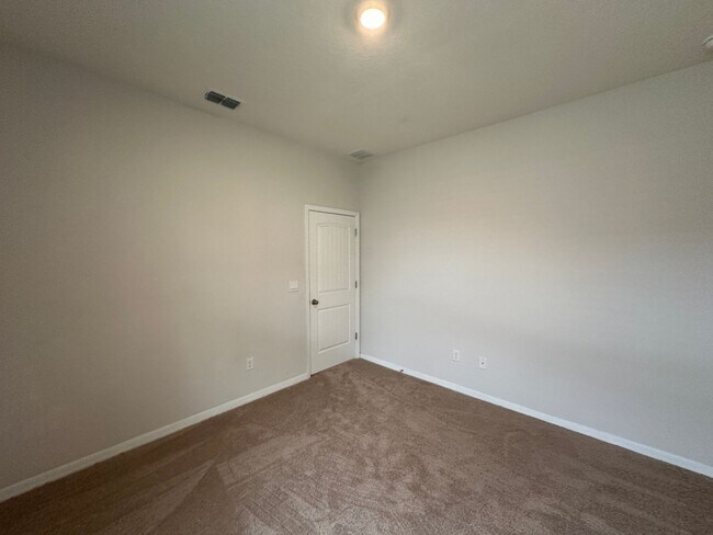 Building Photo - 4 Bedrooms/3 Baths/3 Car Garage House in L...