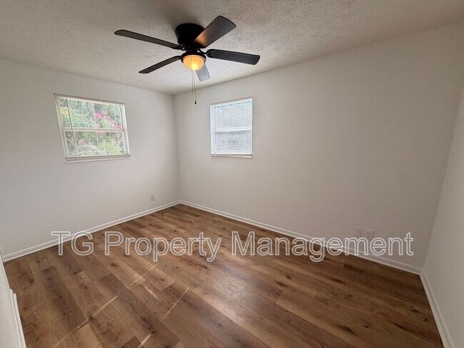 Building Photo - 6631 Bo Peep Dr N