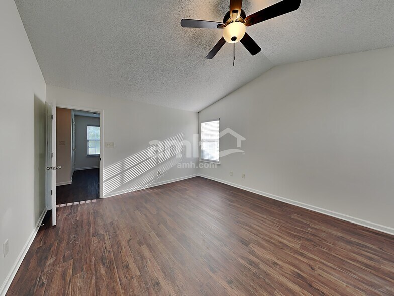 Building Photo - 10502 Plantain Ct