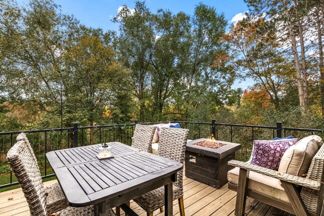 Building Photo - Designer 4 Bedroom Home with Sauna and Walk-Out Lower Level - Available May or June 1st