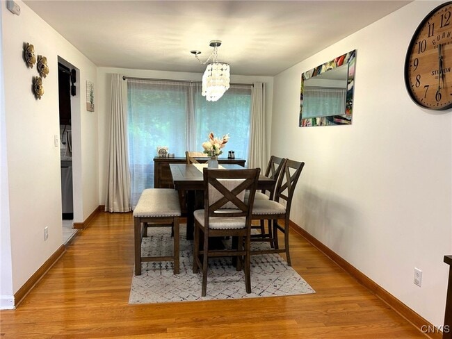 Building Photo - 302 Oakridge Dr