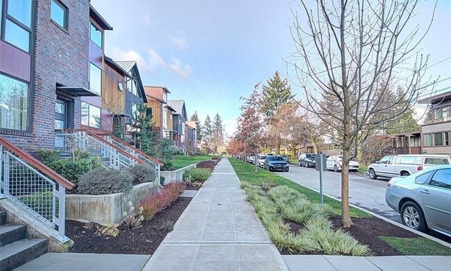 Building Photo - 6546 32nd Ave NE