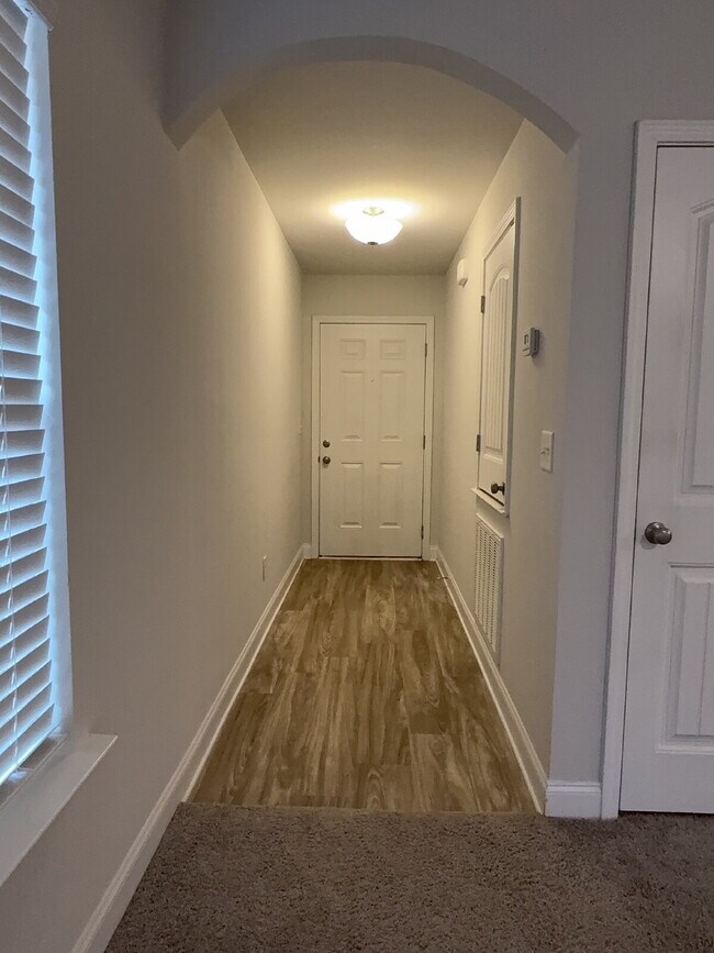 Building Photo - "Modern Madison Retreat: 3-Bed, 2-Bath Home with Elegant Granite Finishes!"