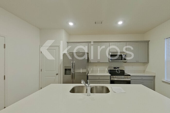 Building Photo - 218 Birch Ave