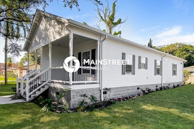 Building Photo - 2 Bedroom Pet-Friendly Home in St. Petersburg, FL with Main Street Renewal