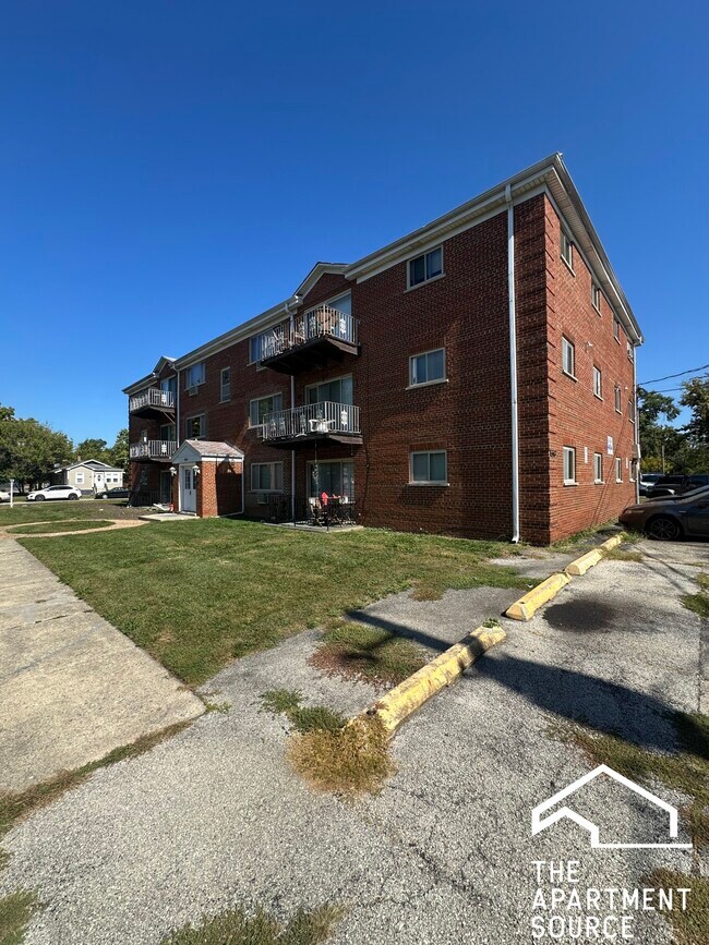 Building Photo - 1653 Oakwood Ave