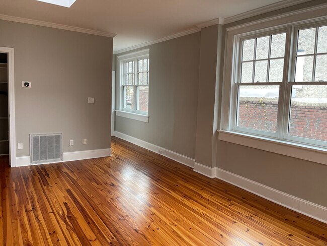 Building Photo - 116 E Council St