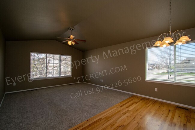 Building Photo - 3 bed, 3 bath Corner Lot in the Maple Hill...