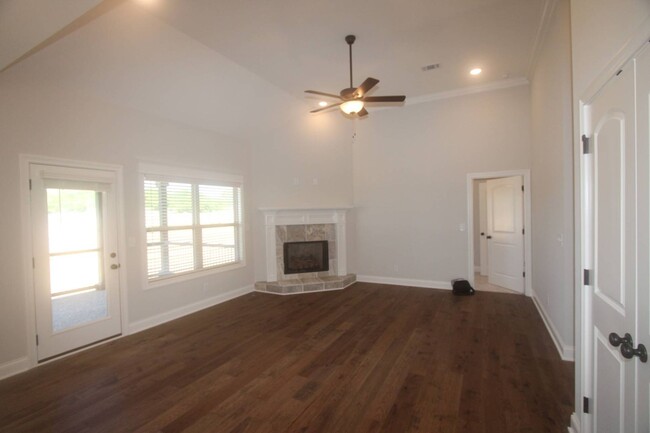 Building Photo - For Lease - 3 Beds, 2.5 Baths, 2300 sqft h...