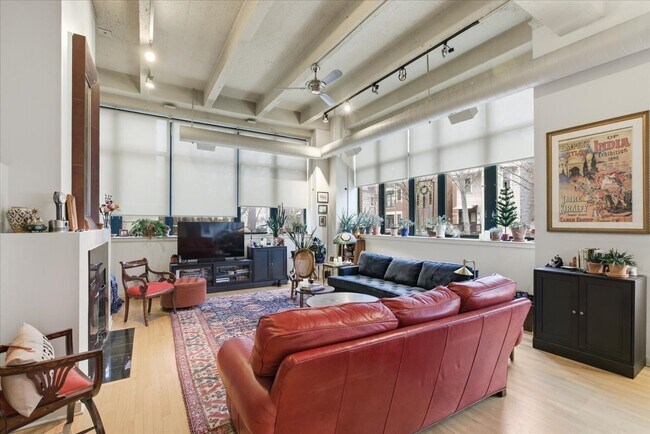 Building Photo - 2600 N Southport Ave