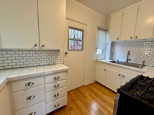 Building Photo - Discover Your Private Cottage Oasis! a must-see!
