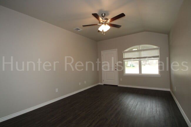 Building Photo - 505 Bonnie Dr