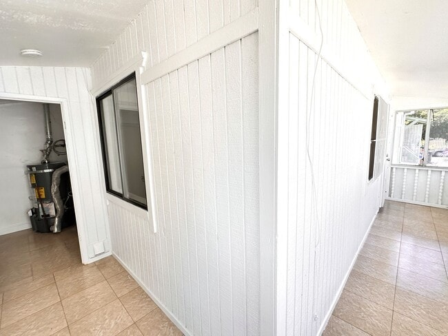 Building Photo - LARGE 4 BEDS 2 FULL BATHS HOUSE FOR RENT!