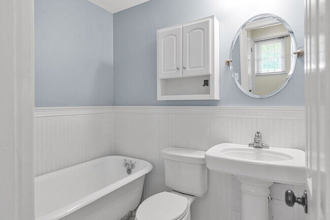 Building Photo - 707 Christine Ave