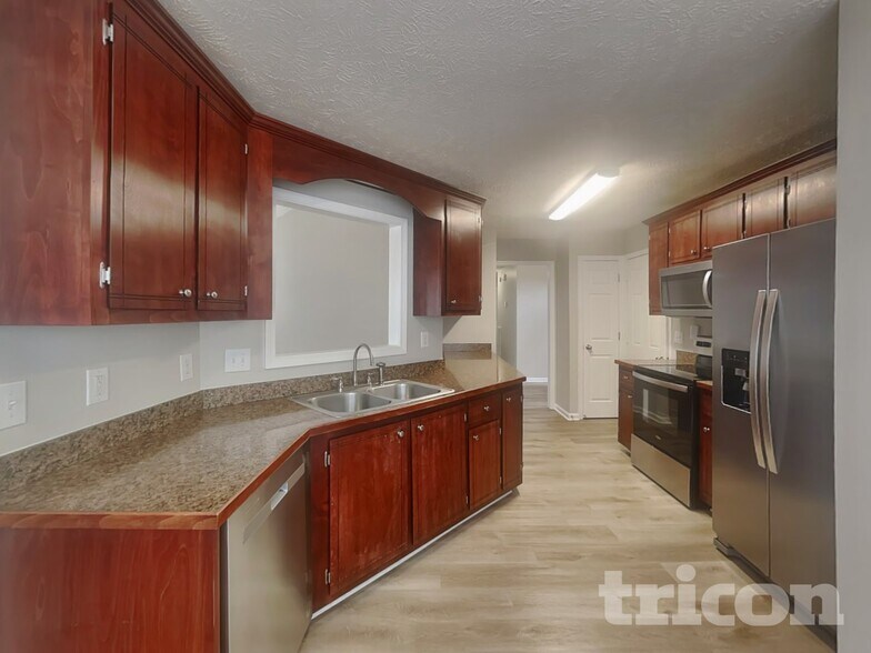 Building Photo - 1616 Broad Cir