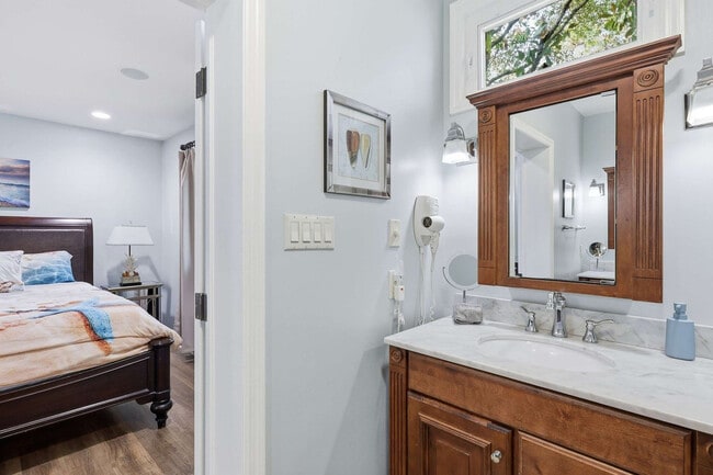 Building Photo - 6 Ibis St