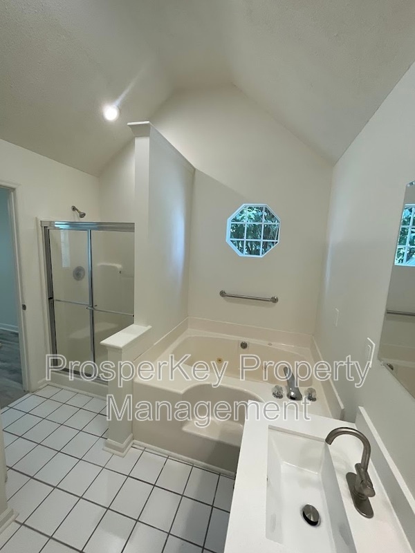 Building Photo - 207 Timber Ridge Dr