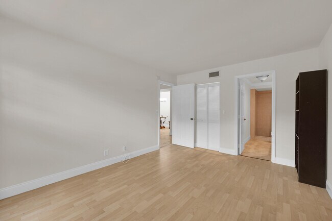 Building Photo - 490 NW 20th St