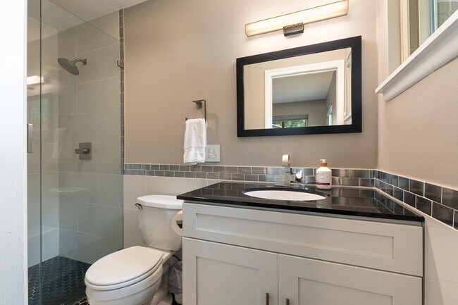 Building Photo - 1936 E Greenwood St