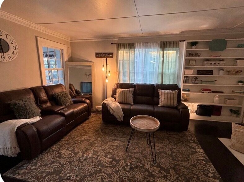 Living Room - 2710 Winburn Ter