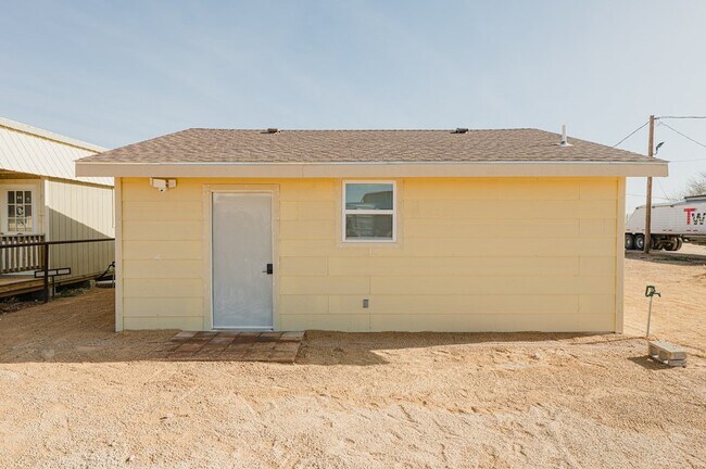 Building Photo - 10108 W 23rd St