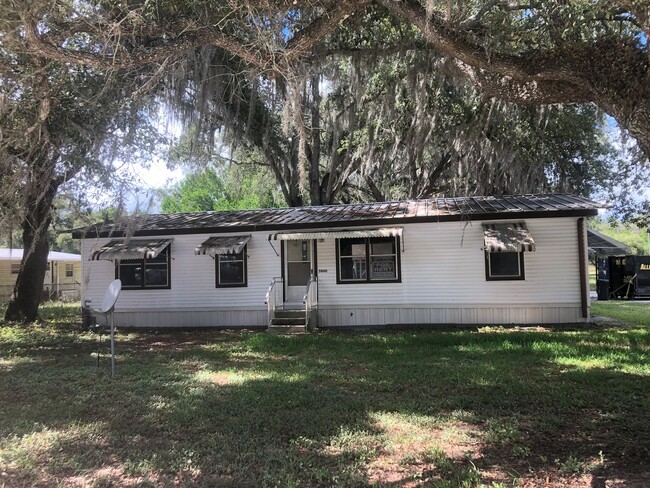 Building Photo - SPACIOUS 3BR/2BA Double Wide ! Convenient ...