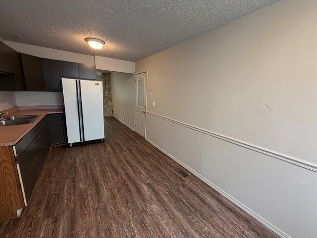 Building Photo - 1612 Crestview-