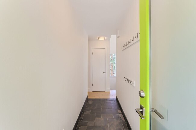 Building Photo - GORGEOUS 4BD/ 3BA MOUNTAIN HOME in Boulder, CO- Available 7/10/26!