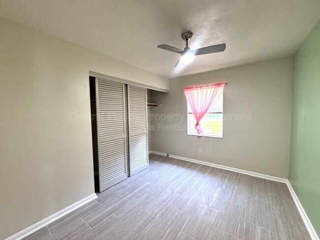 Building Photo - 1074 Gerona Ave