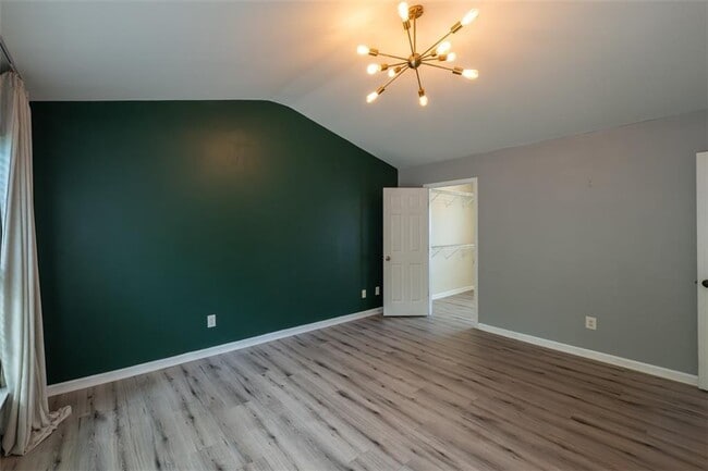 Building Photo - 331 Balaban Cir