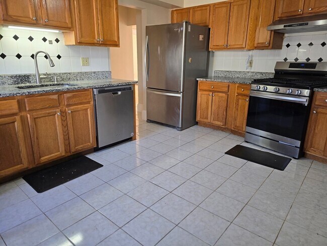 Building Photo - 38 Milton St