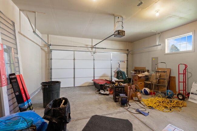 Building Photo - 717 S Stevens
