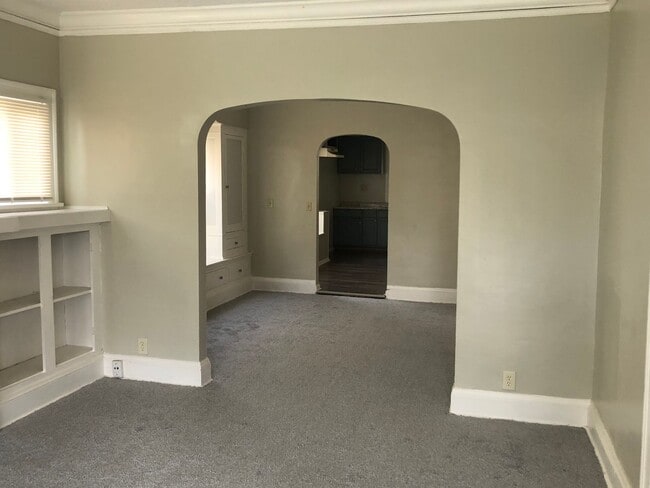 Building Photo - Convenient Showings — No Appointment Needed!