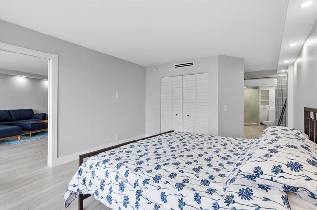 Building Photo - 4100 Galt Ocean Dr