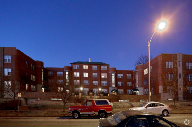 Building Photo - Devonshire Courtyard Apartments