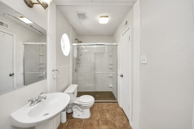 Building Photo - 3600 Jeanetta St