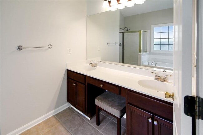 Building Photo - 258 Brookcliff Dr NE