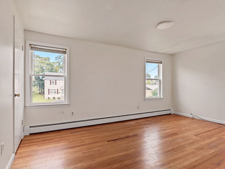 Building Photo - 108 Kenwood Ave