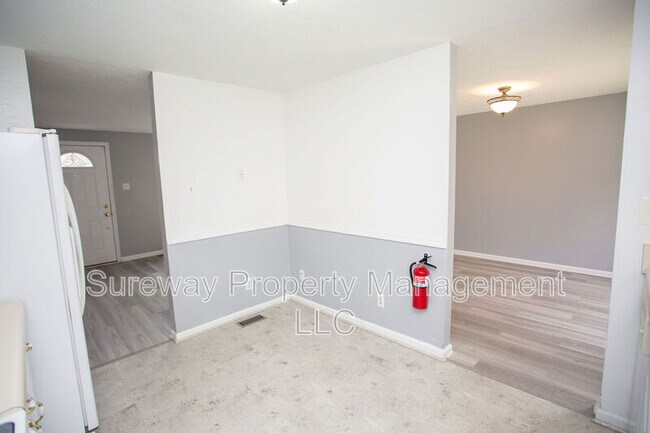 Building Photo - 57 Lady Diana Cir