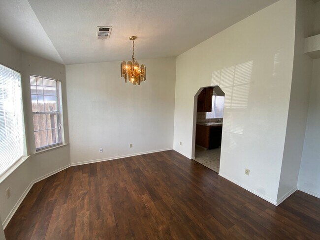 Building Photo - Lovely home for Rent in NW Visalia, located in the Oak West Neighborhood. Coming soon
