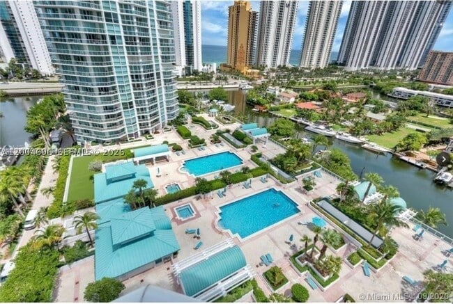 Building Photo - 16500 Collins Ave