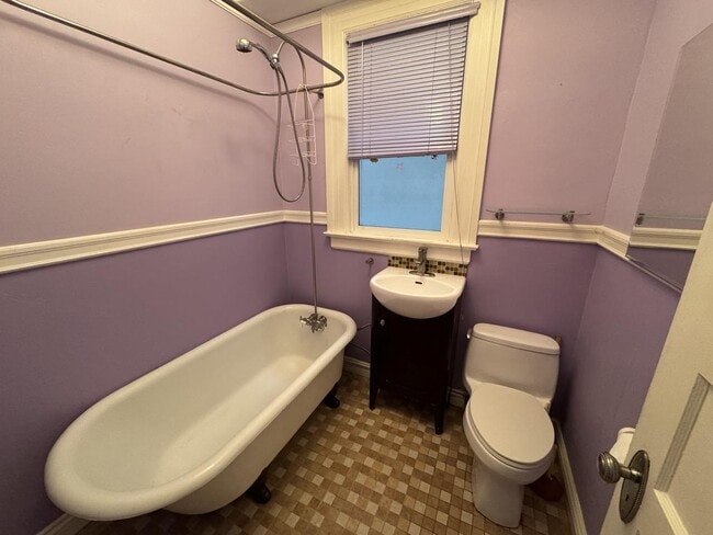 Building Photo - 279 1/2 Clinton Park