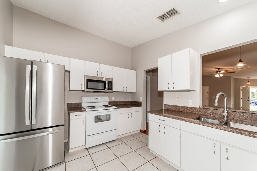 Building Photo - 3575 Chinaberry Ln