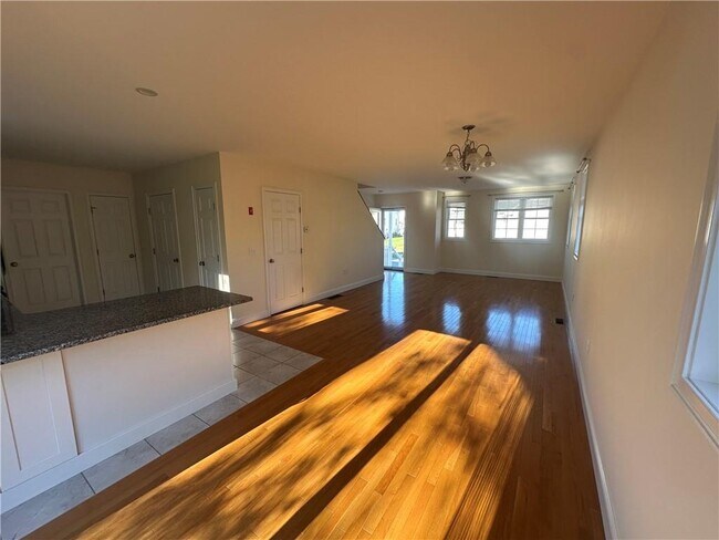 Building Photo - 32 Seafare Ln