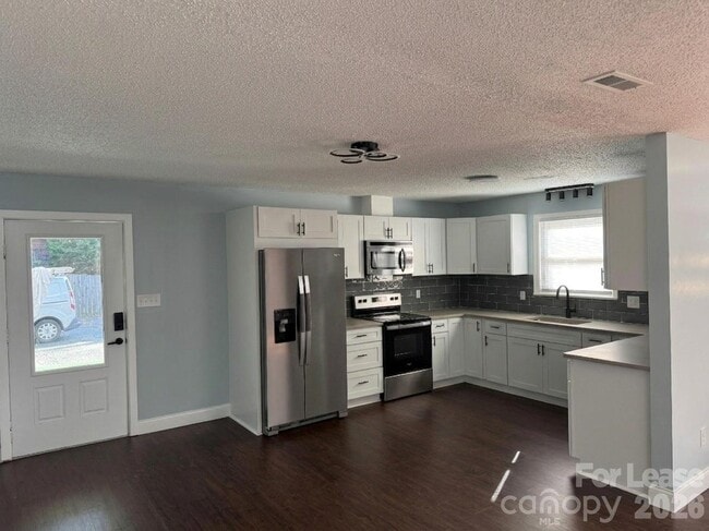 Building Photo - 4488 Giles Ave