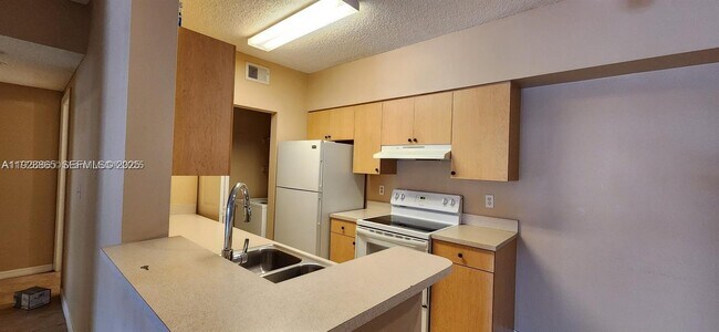 Building Photo - 10312 Fox Trail Rd S