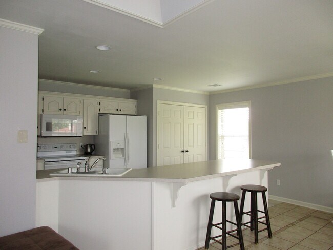 Building Photo - 32 Reno Dr