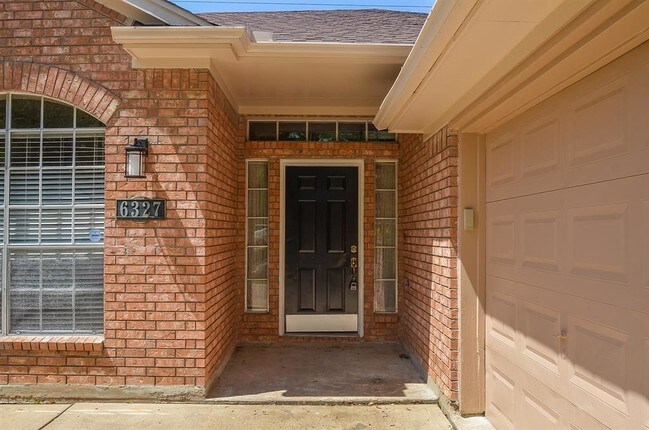 Building Photo - 6327 Drake Elm Dr
