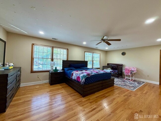 Building Photo - 214 Rivercrest Dr